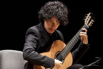 classical guitarist ali arango