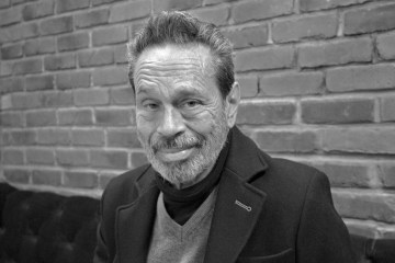leo brouwer portrait classical guitar julia crowe photo