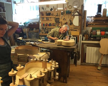 Maria Conde and assistant in the Felipe Conde Workshop Classical Guitar®168网极速赛车体彩数据站 Magazine Spanish Guitar Nylon Luthier