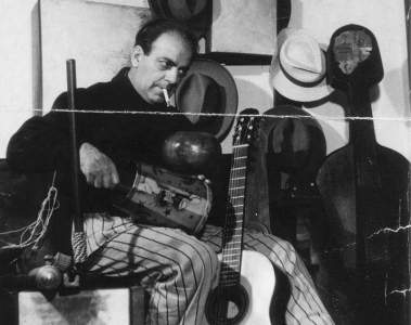 Composer and Classical Guitarsist®168一分钟极速赛车体彩官网 Heitor Villa-Lobos with guitar